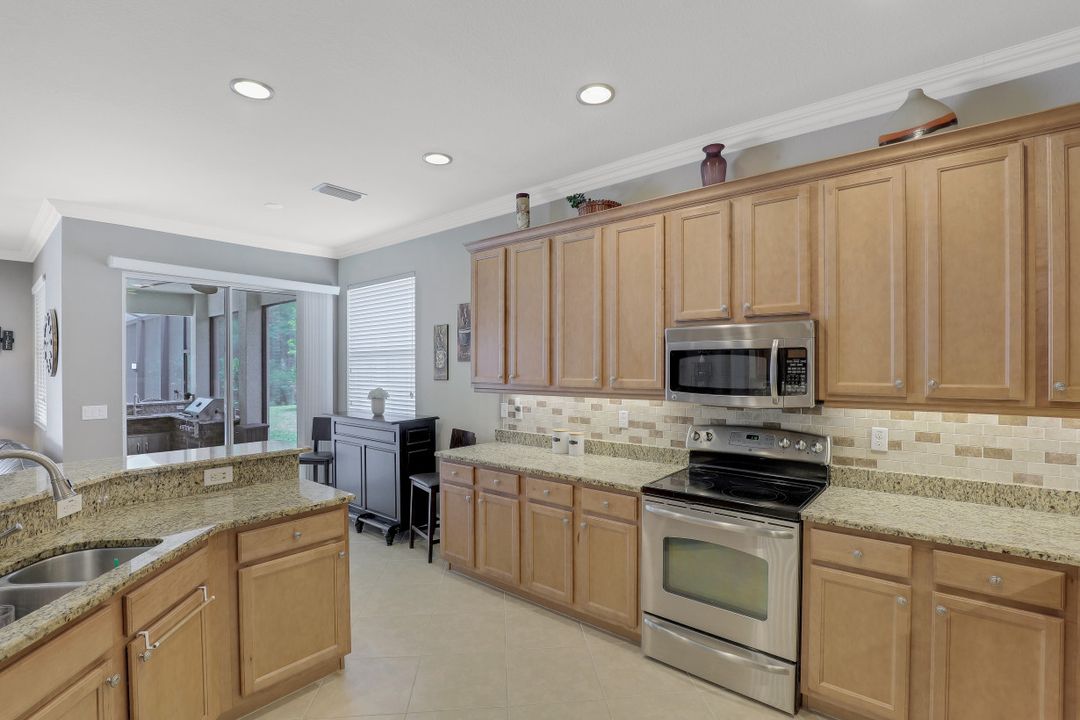 10157 Silver Maple Ct, Fort Myers, FL 33913