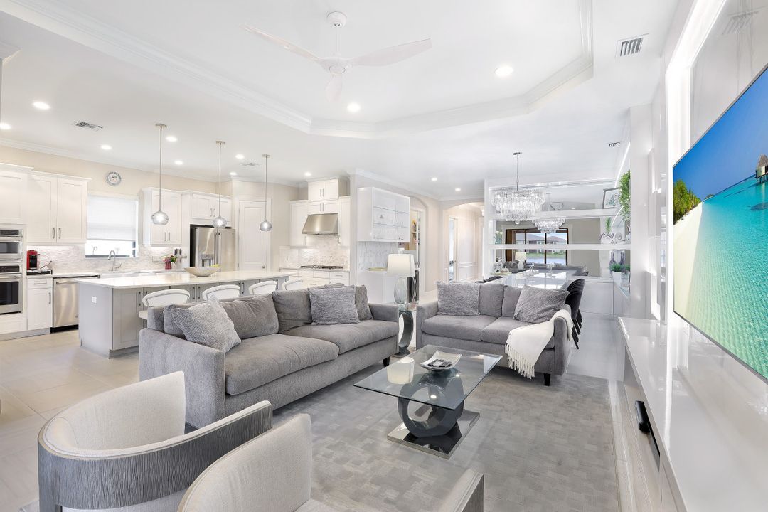 9400 Montelanico Loop, Naples, FL 34119