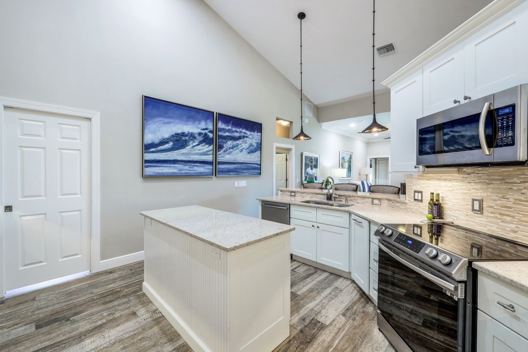 8979 Morgan Ct, Naples, FL 34113