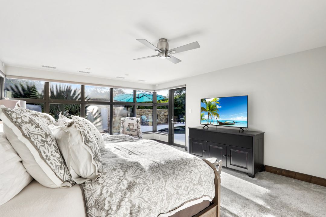 615 Carica Rd, Naples, FL 34108