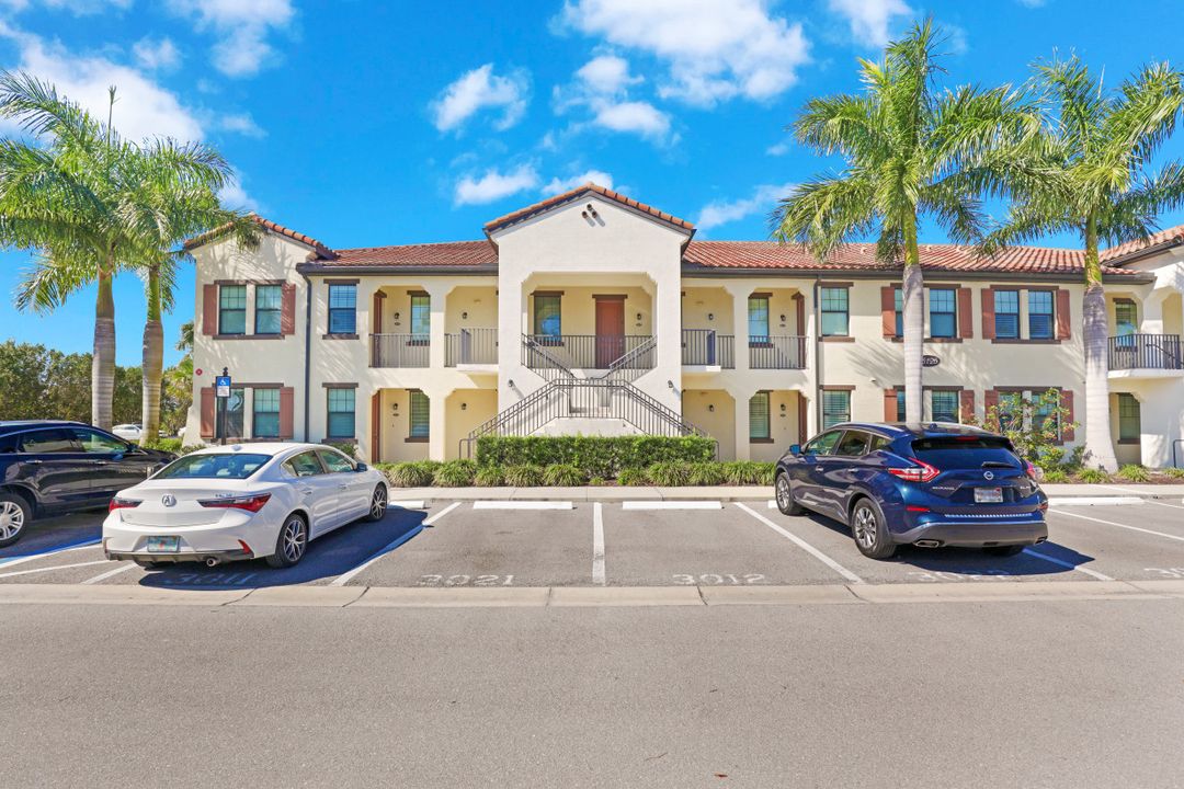 15126 Palmer Lake Cir #103, Naples, FL 34109