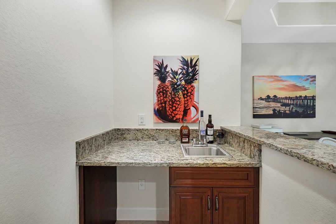 8080 Players Cove Dr Unit 102, Naples, FL 34113