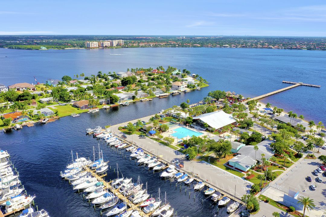 846 Monticello Ct, Cape Coral, FL 33904