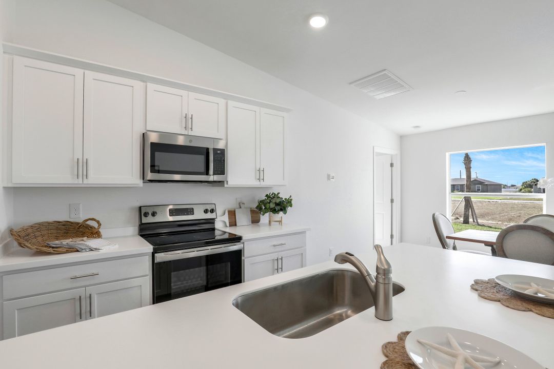 208 NW 28th Terrace, Cape Coral, FL 33993