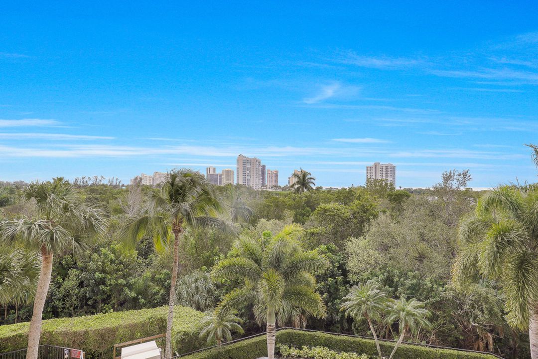 5555 Heron Point Dr #402, Naples, FL 34108