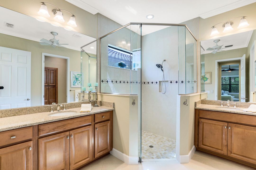 9345 Isla Bella Cir, Bonita Springs, FL 34135