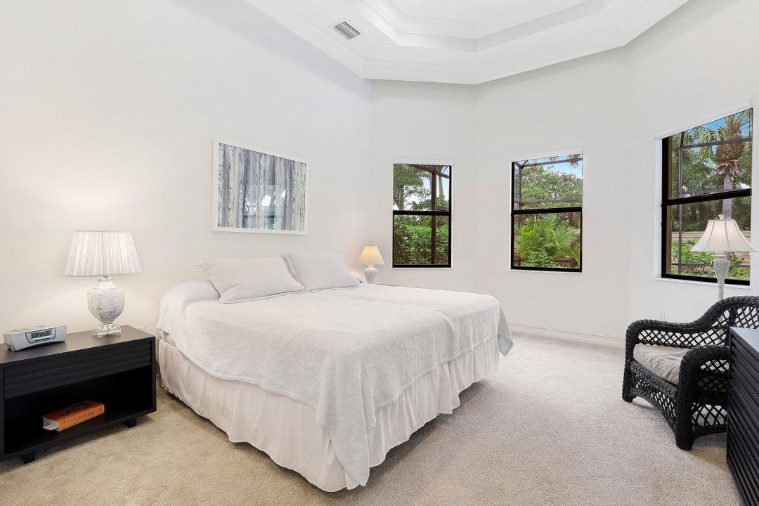 7327 Lantana Cir, Naples, FL 34119