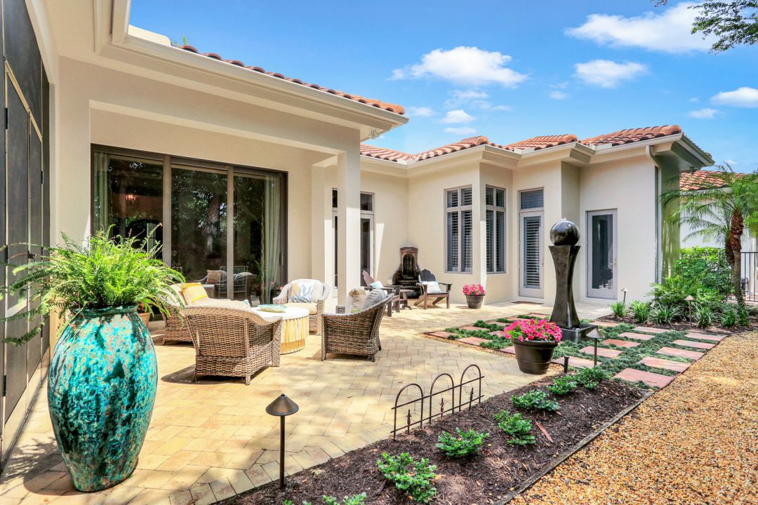 2086 Torino Way, Naples, FL 34105