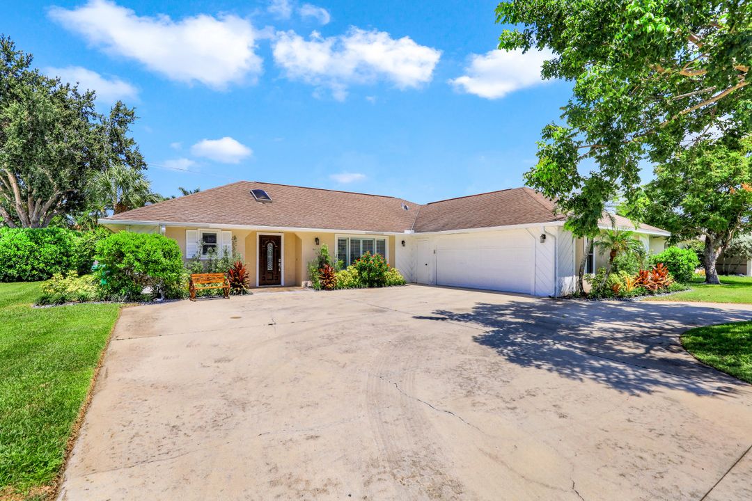 10430 Windsor Way, Naples, FL 34109