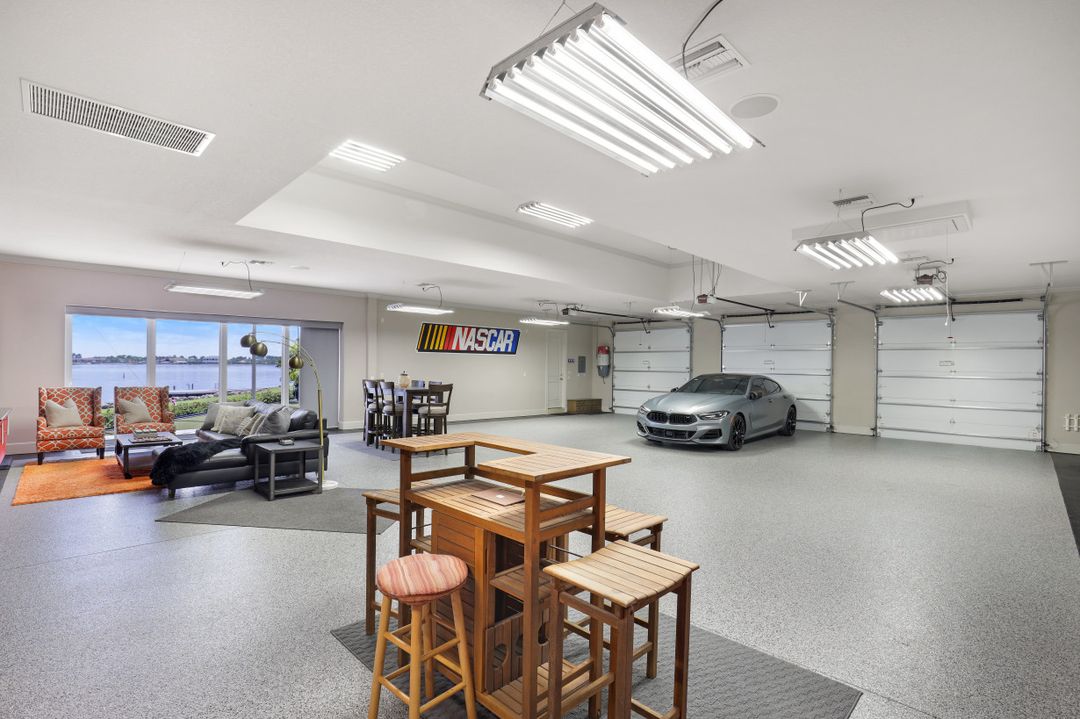 9337 Granite Ct, Naples, FL 34120