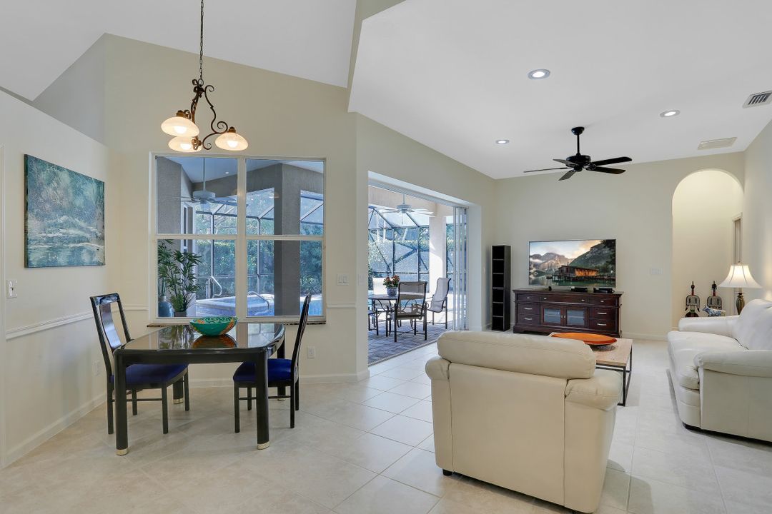 6615 Chestnut Cir, Naples, FL 34109
