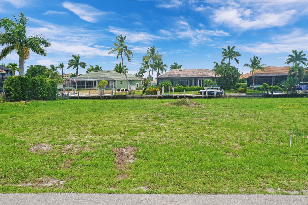 625 Crescent St, Marco Island, FL 34145