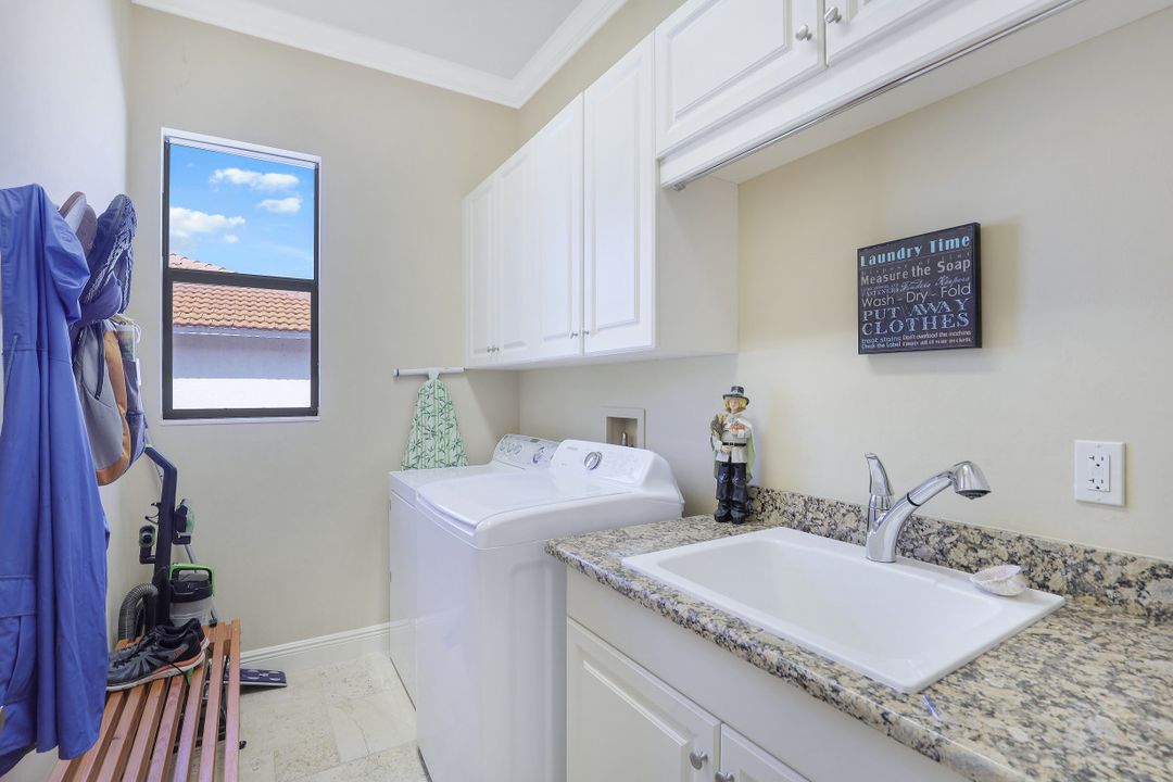 808 Seagrape Dr, Marco Island, FL 34145