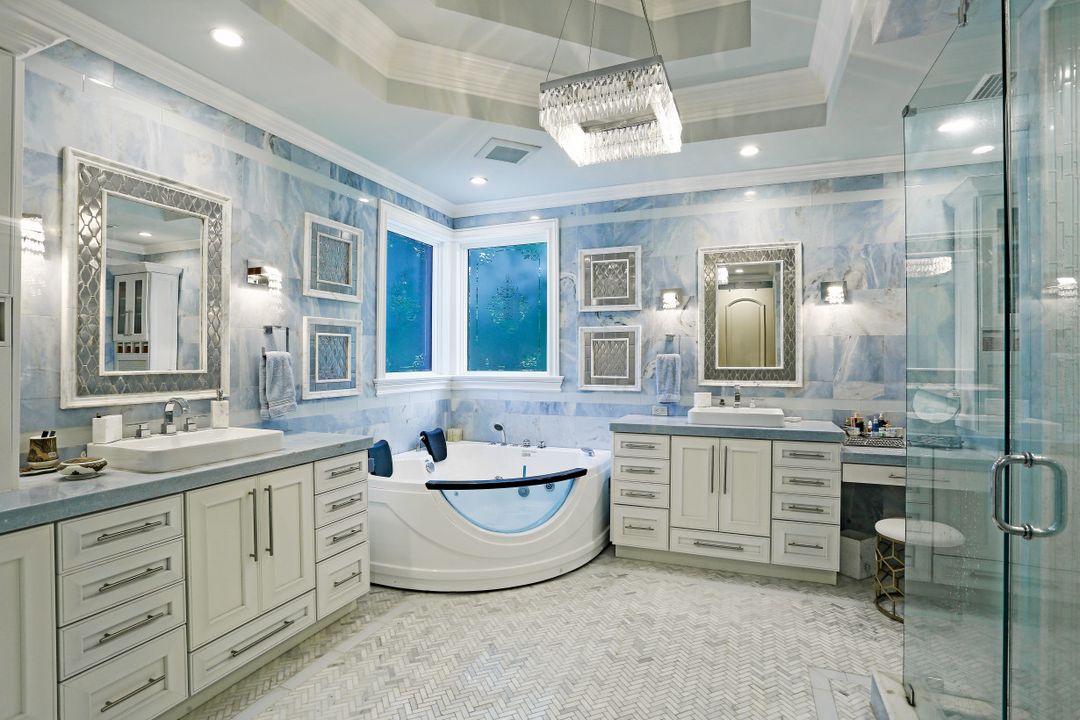 5610 Bur Oaks Ln, Naples, FL 34119