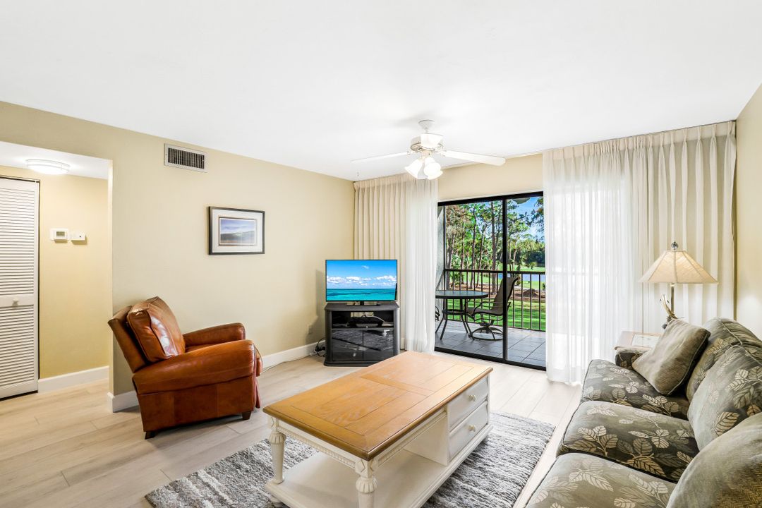 228 Fox Glen Dr APT 3202, Naples, FL 34104