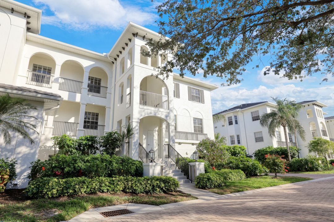 790 Bentwater Cir #203, Naples, FL 34108