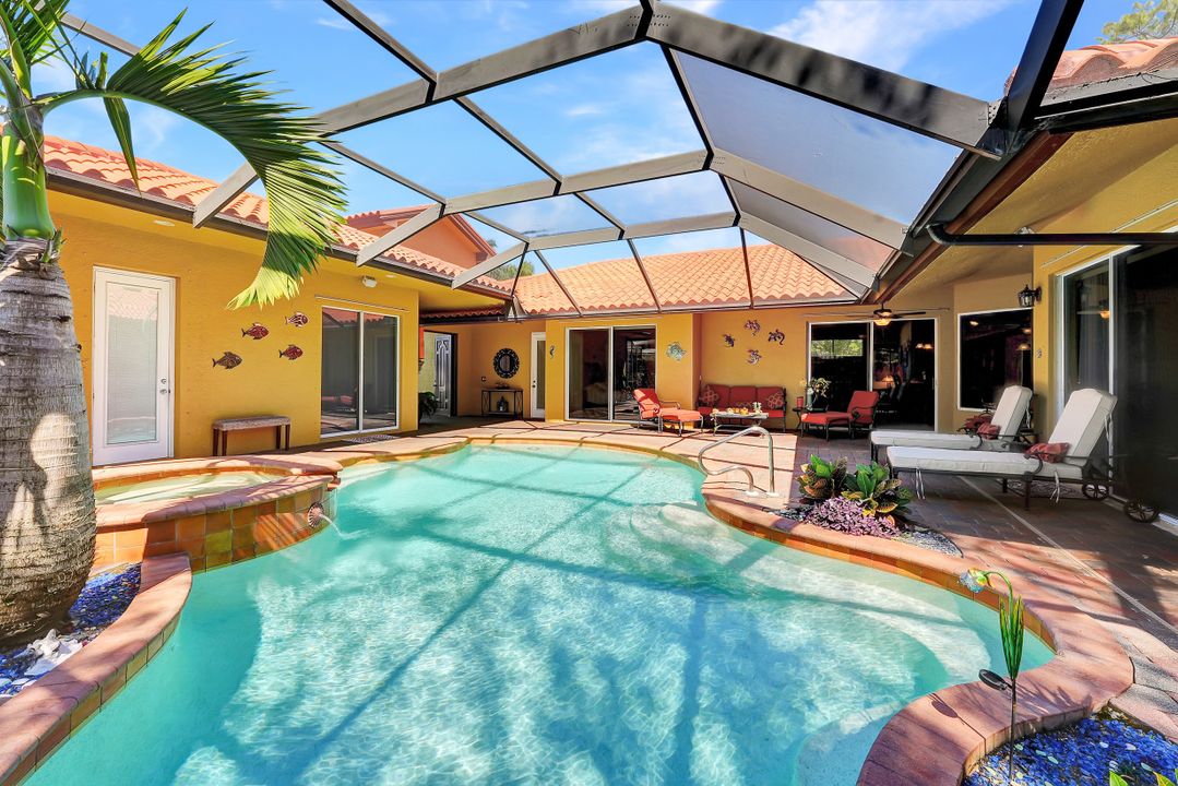 4000 Stonesthrow Ct, Naples, FL 34109