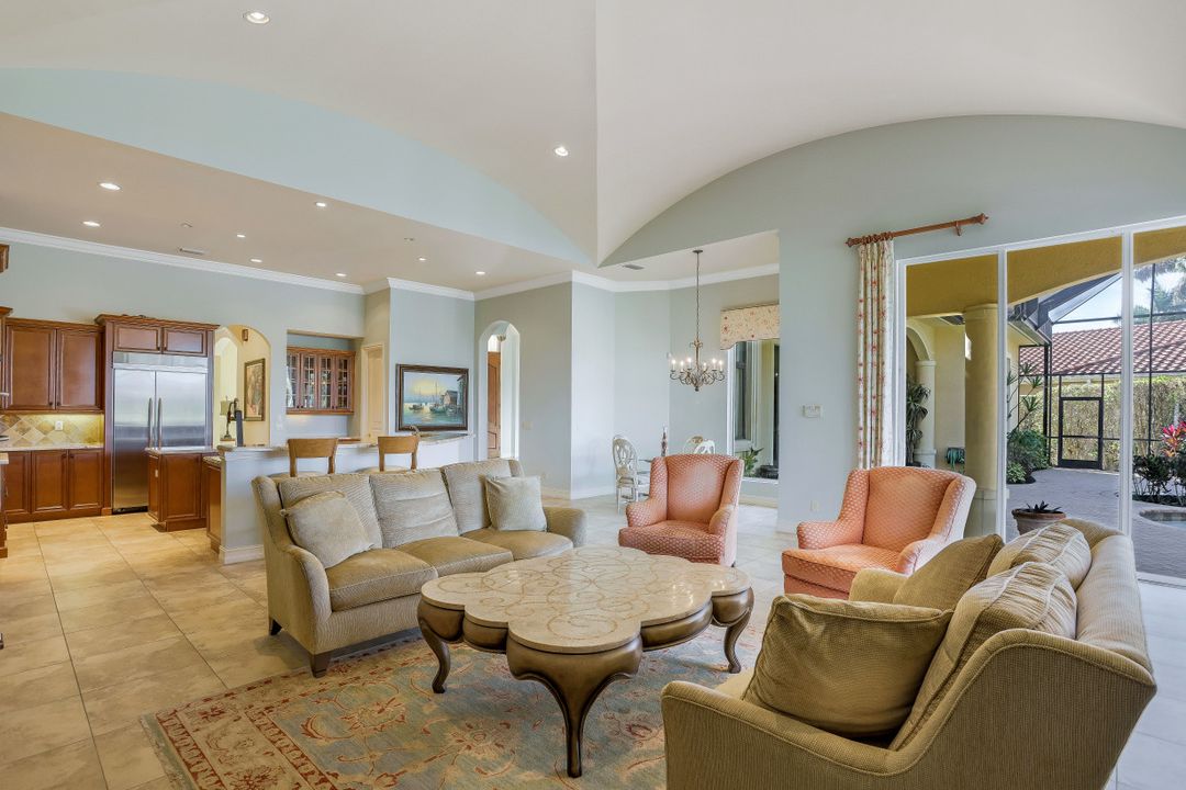 7417 Treeline Dr, Naples, FL 34119