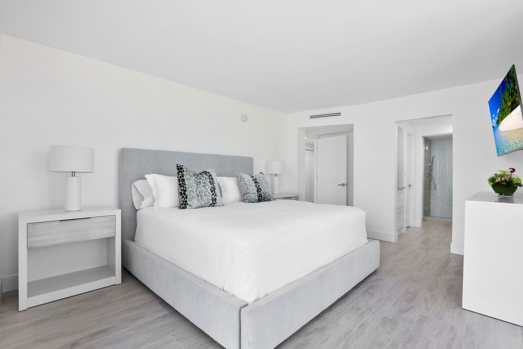 10482 Gulf Shore Dr #231, Naples, FL 34108