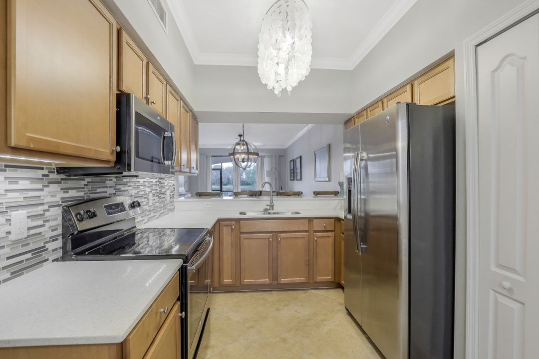 9727 Acqua Ct #415, Naples, FL 34113