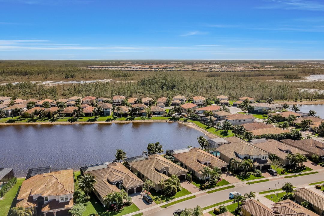 2748 Crystal Way, Naples, FL 34119