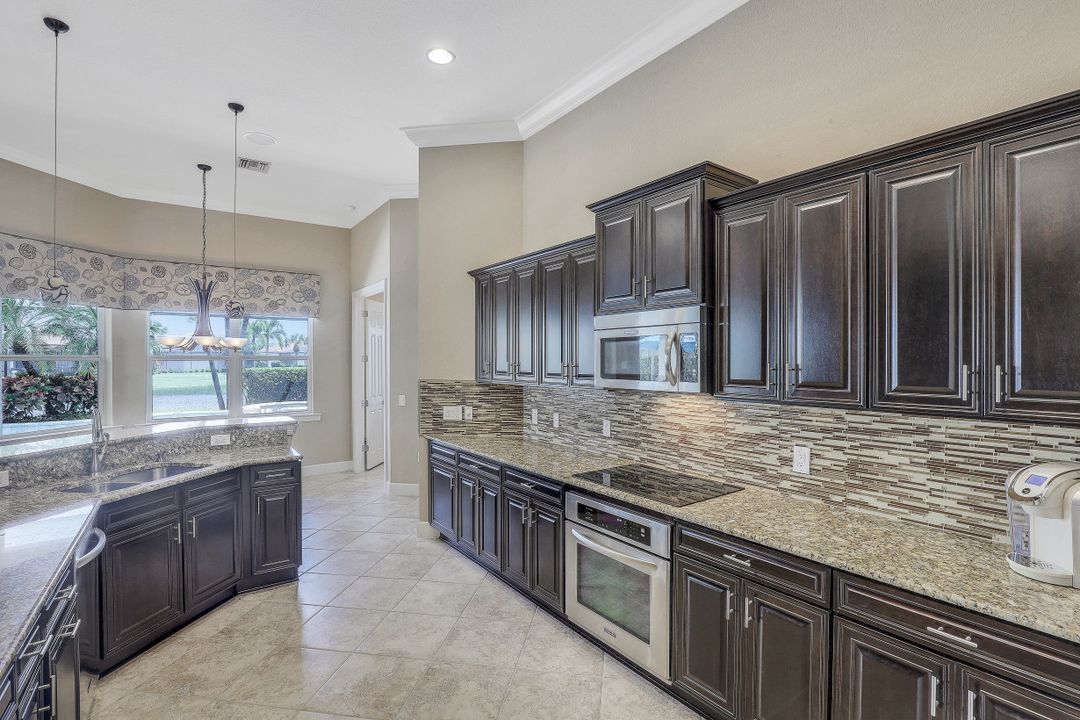 9403 Copper Rock Ct, Naples, FL 34120