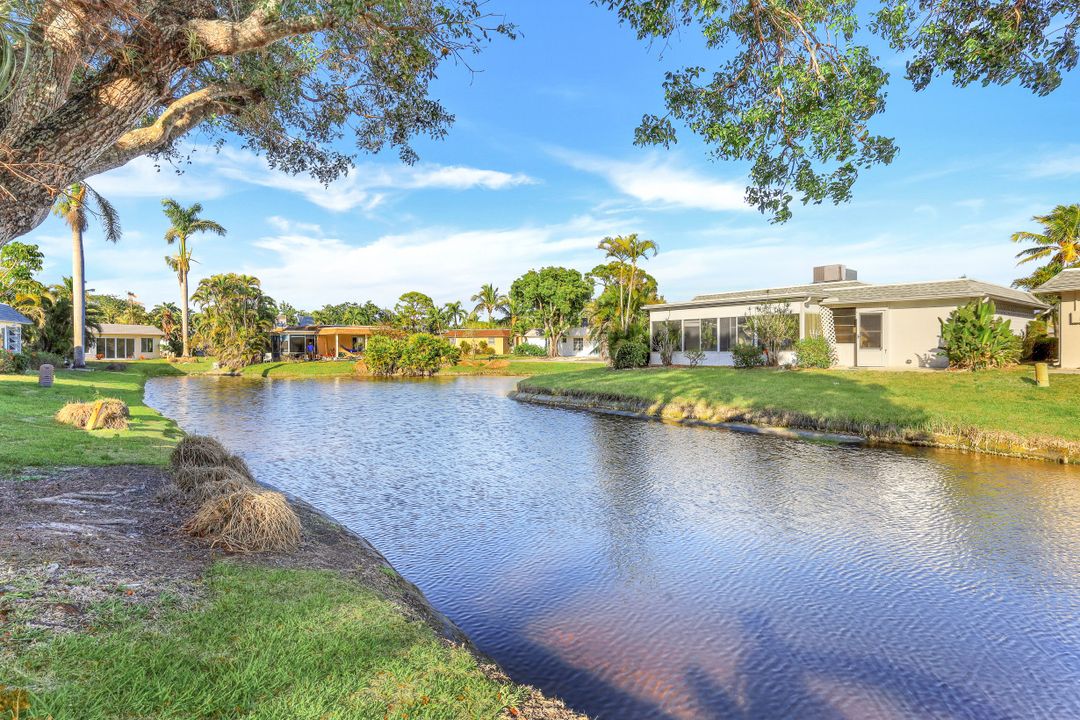 32 Knights Bridge Rd, Naples, FL 34112