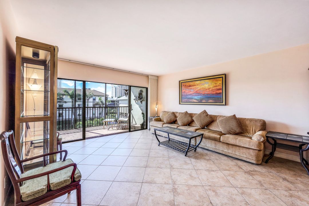 961 Swallow Ave #302, Marco Island, FL 34145