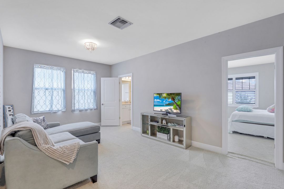 4714 Formosa Dr, Naples, FL 34119