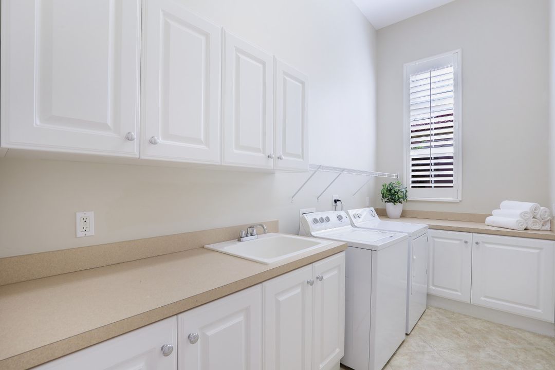 8516 Bellagio Dr, Naples, FL 34114