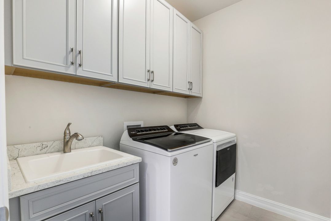 315 Tamarindo Ln, Naples, FL 34114