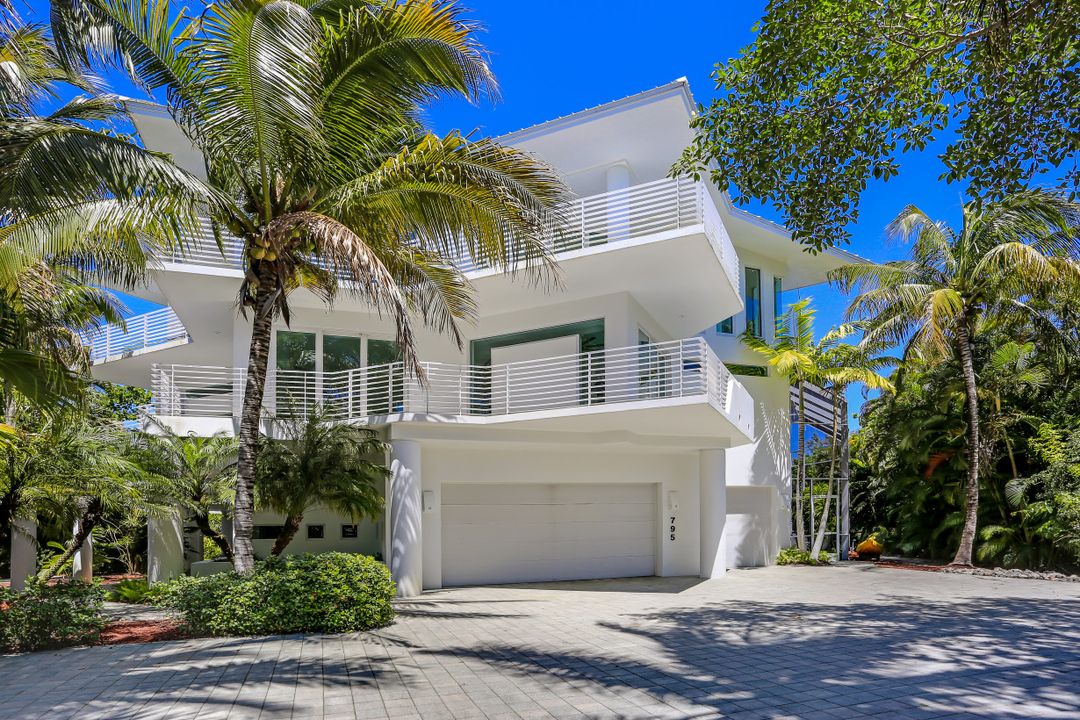 795 Waterside Dr, Marco Island, FL 34145