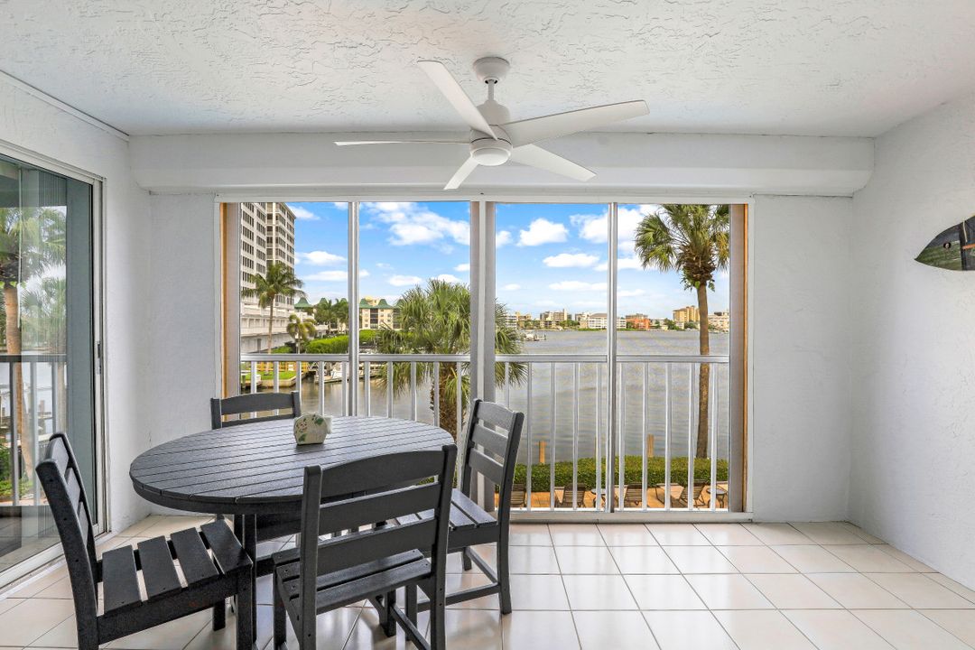 9101 Vanderbilt Dr #203, Naples, FL 34108