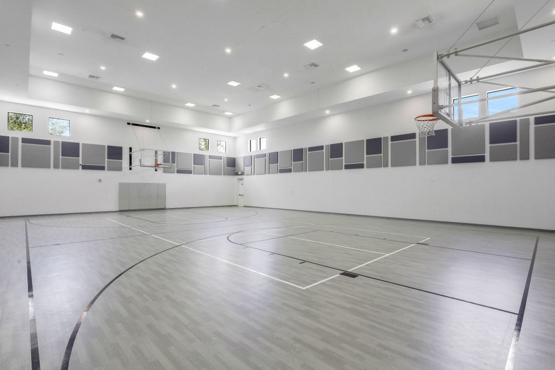 4488 Aurora St, Naples, FL 34119