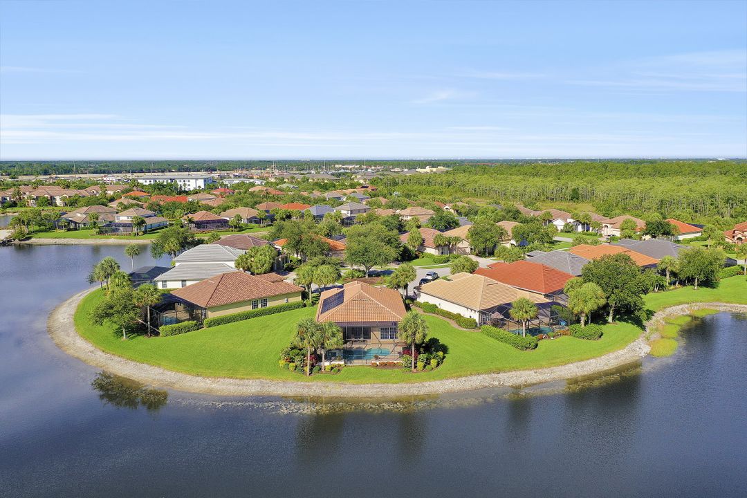 9131 Crystal Ct, Naples, FL 34120