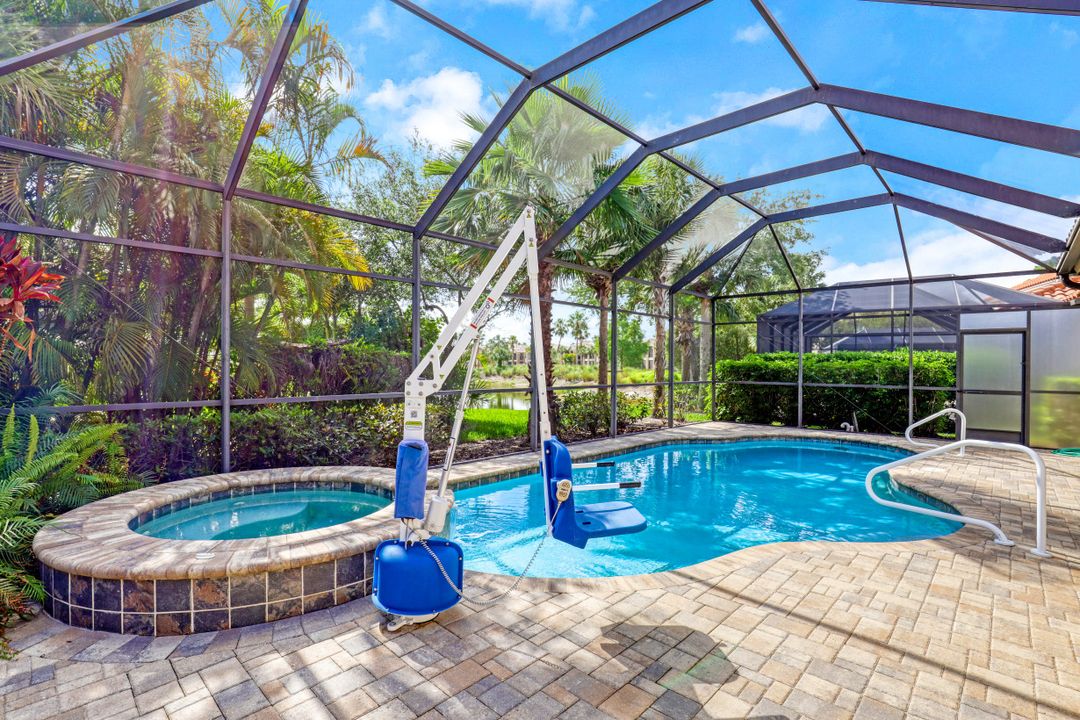 9176 Quartz Ln, Naples, FL 34120