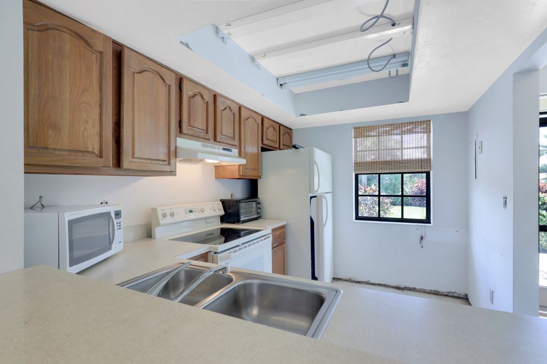 1062 Pine Isle Ln  #1062, Naples, FL 34112