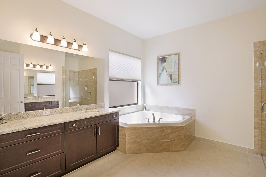 2760 Crystal Way, Naples, FL 34119