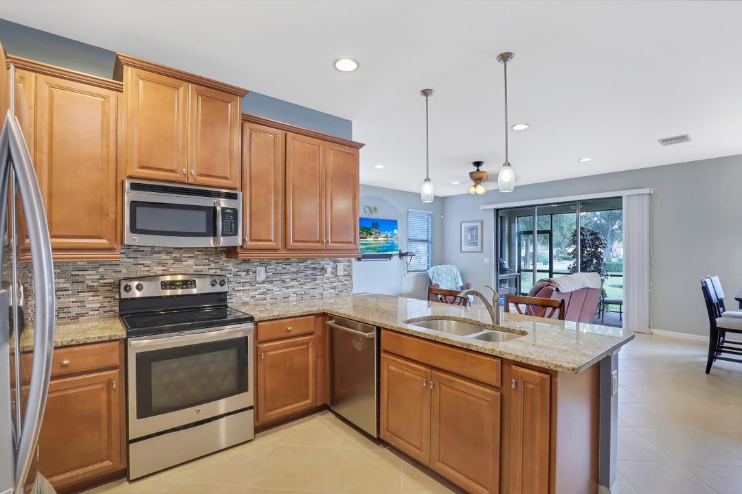 15571 Summit Pl Cir, Naples, FL 34119