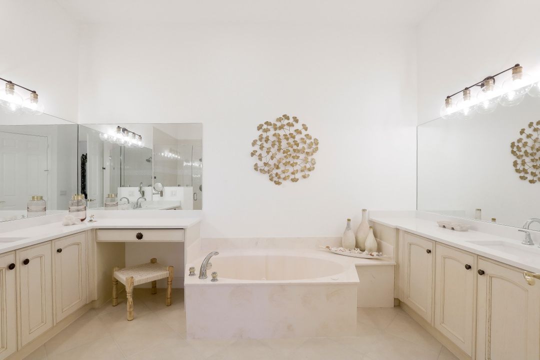 9263 Museo Cir #204, Naples, FL 34114