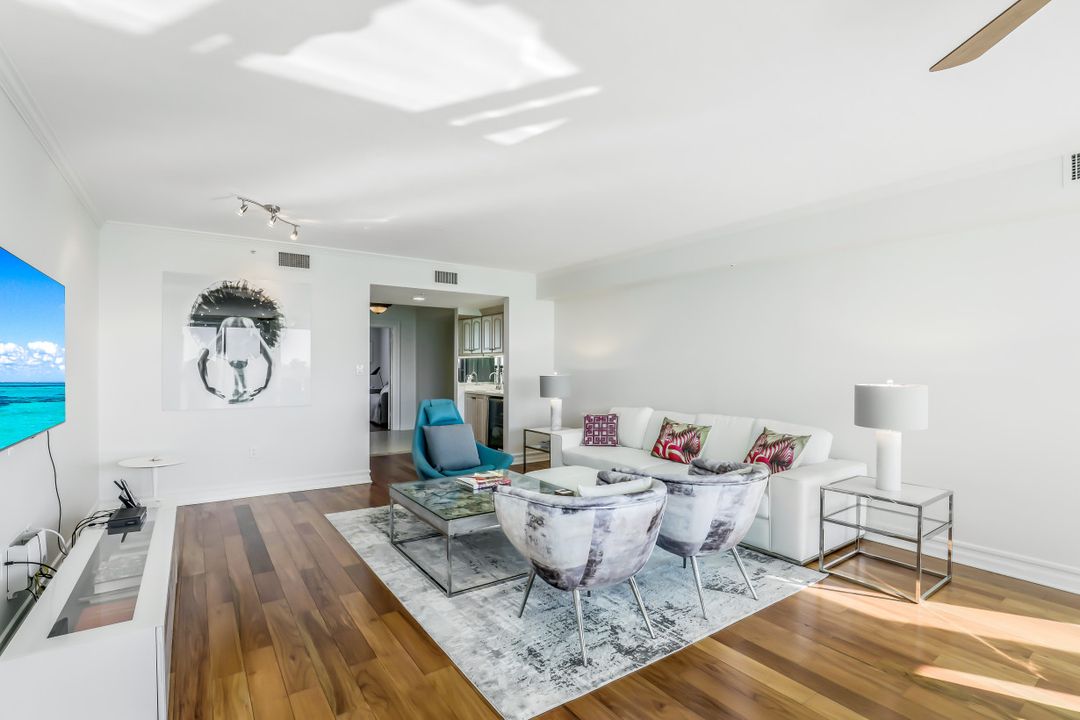 7515 Pelican Bay Blvd #4b, Naples, FL 34108