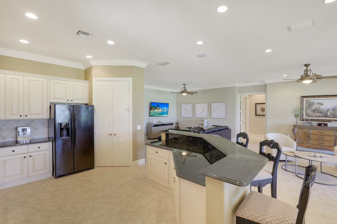 8997 Cherry Oaks Tr #202, Naples, FL 34114