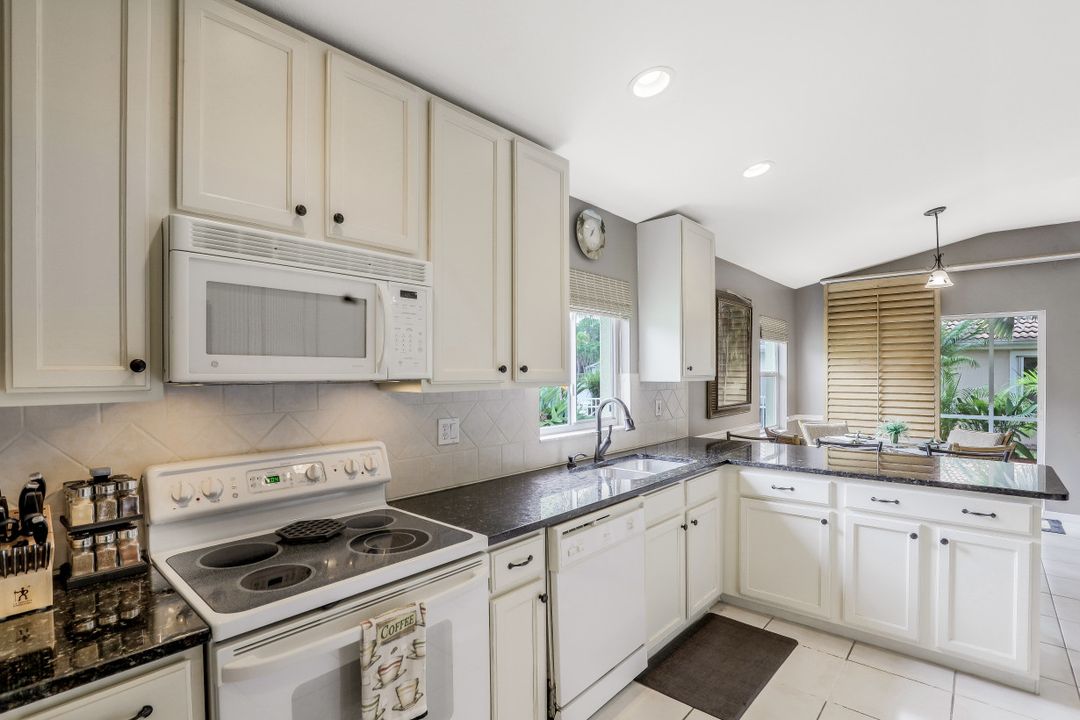 7927 Wexford Dr, Naples, FL 34104