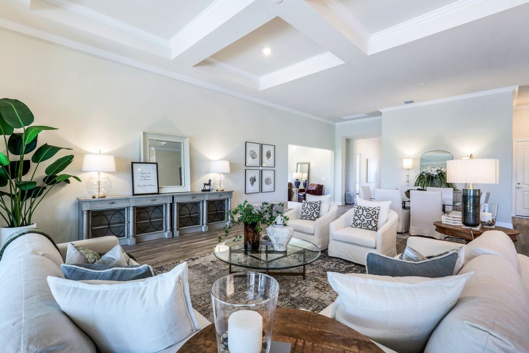 9528 Curlew Dr, Naples, FL 34120