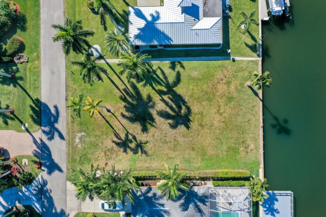 141 Channel Dr, Naples, FL 34108