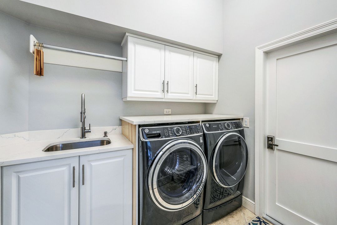 713 Shadow Lake Ln, Naples, FL 34108