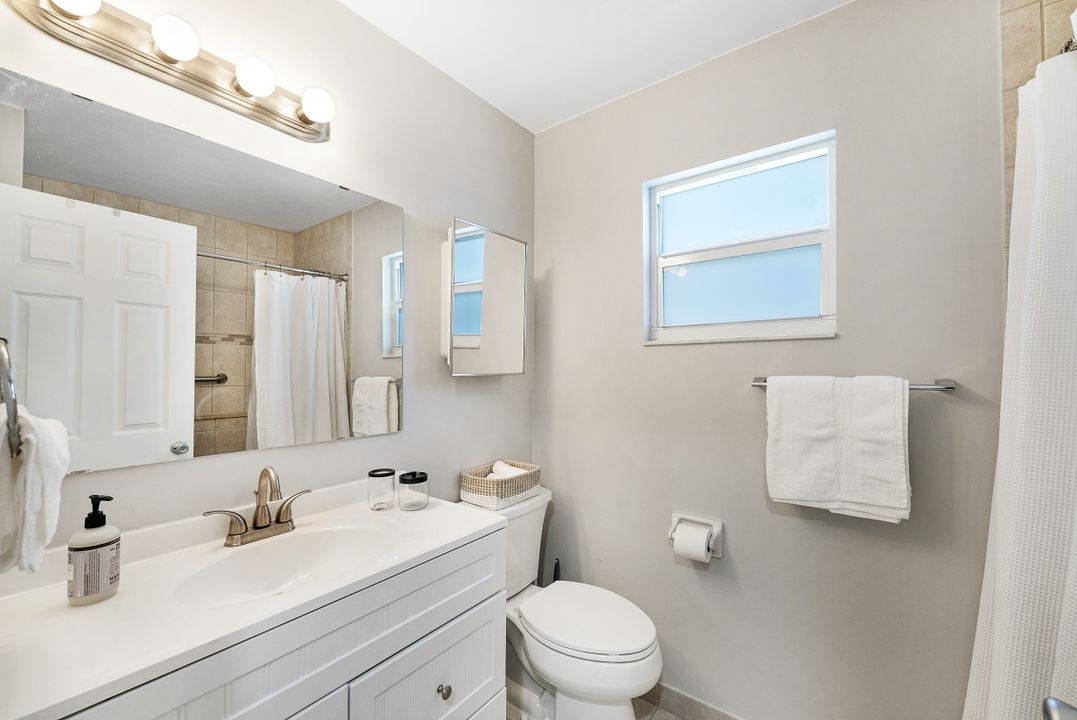 10095 7th St N #1, Naples, FL 34108