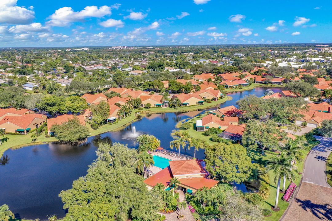 547 Beachwalk Cir, Naples, FL 34108