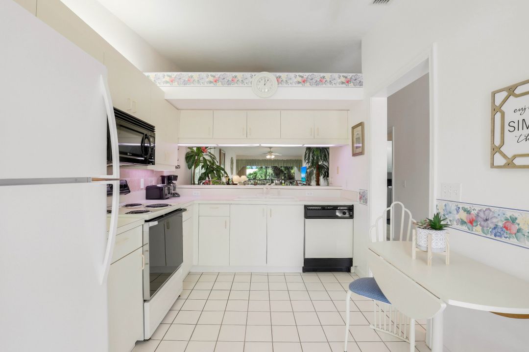 2420 Hidden Lake Dr #1006, Naples, FL 34112