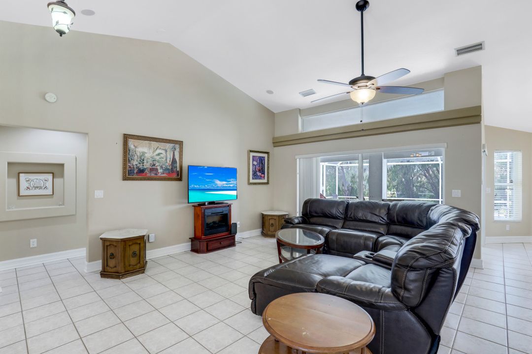 3332 SE 22nd Pl, Cape Coral, FL 33904